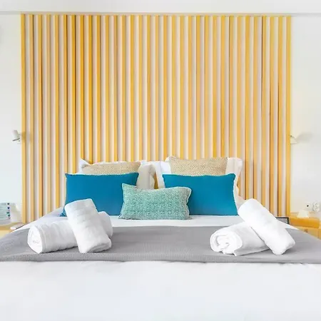 The Hostmaster Urban Bliss